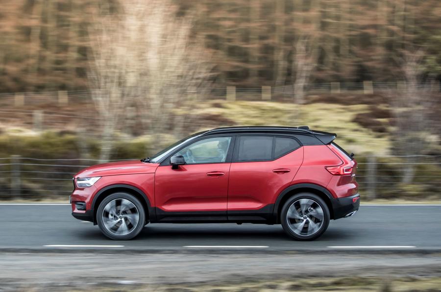  Volvo XC40 D4 R-Design 2017 года  (UK) (фото 27 из 40)
